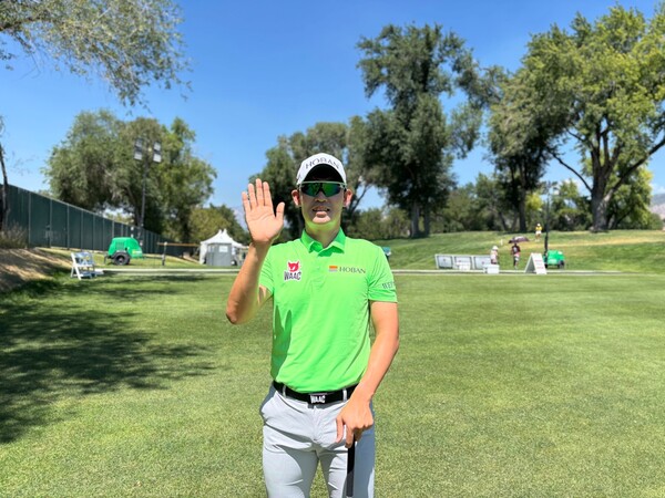 대회에 참가해 웃고 있는 김비오. 사진 | KPGA