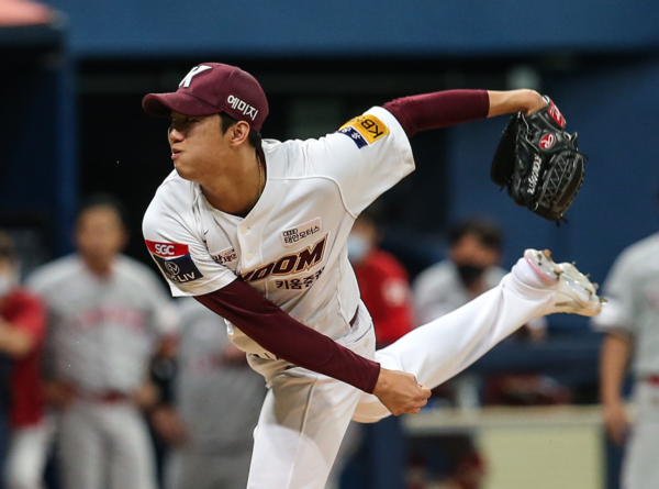 역투하는 안우진(사진=키움)