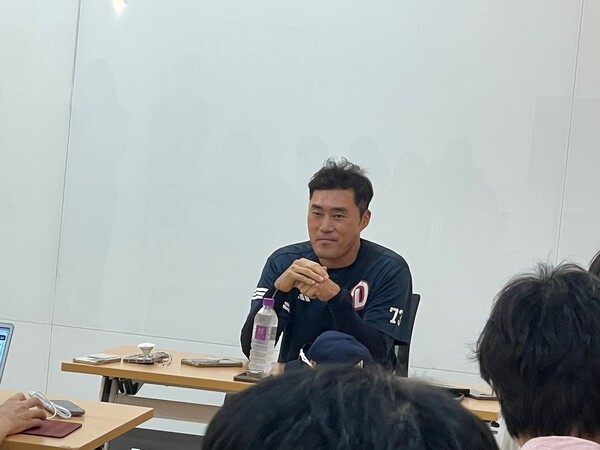 두산 베어스 조성환 감독 대행. (사진=스포츠 춘추 배지헌 기자)