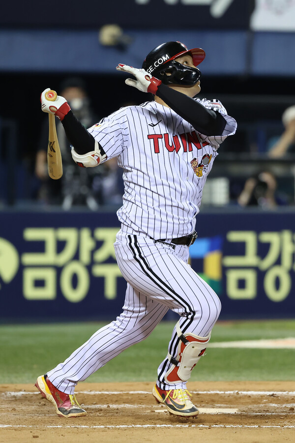 7회 말 역전 스리런포를 쏘아올린 LG 트윈스 문보경. (사진=LG 트윈스)