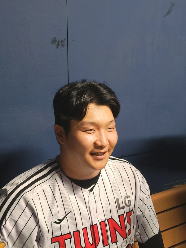 7회 말 역전 스리런포를 쏘아올린 LG 트윈스 문보경. (사진=스포츠춘추 정진영 기자)