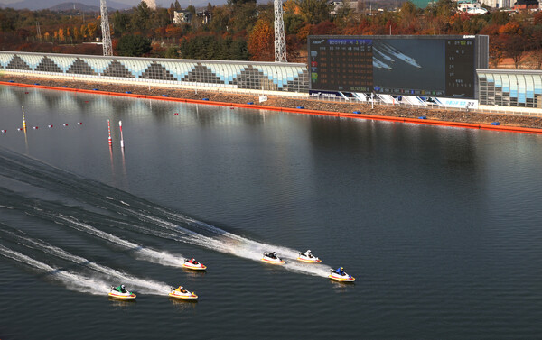계류장에서 동시에 출발하는 온라인 스타트