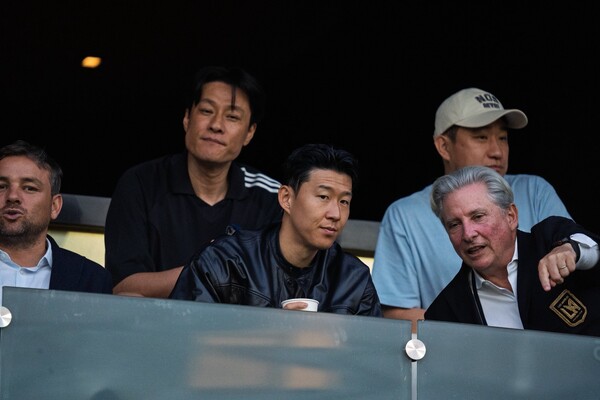 리그스컵을 관전하는 손흥민. (사진=X)