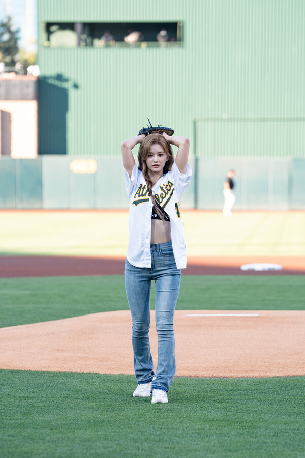 K팝 걸그룹 엔믹스가 미국 메이저리그(MLB) 무대에서 특별한 공연을 펼쳤다(사진=스포츠인텔리전스그룹)