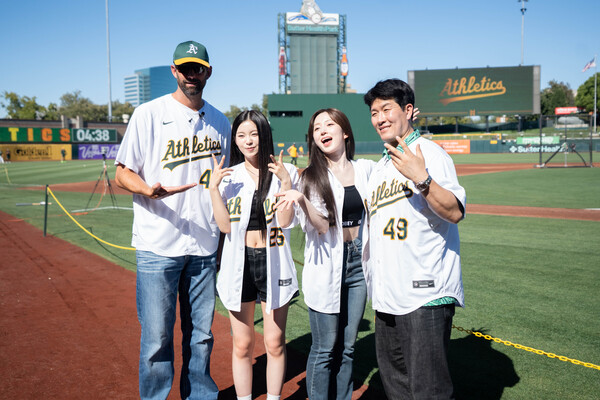 K팝 걸그룹 엔믹스가 미국 메이저리그(MLB) 무대에서 특별한 공연을 펼쳤다(사진=스포츠인텔리전스그룹)