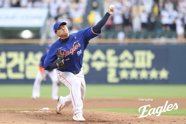 한화 류현진이 8일 LG전에서 역투하고 있다. (사진=한화 이글스)