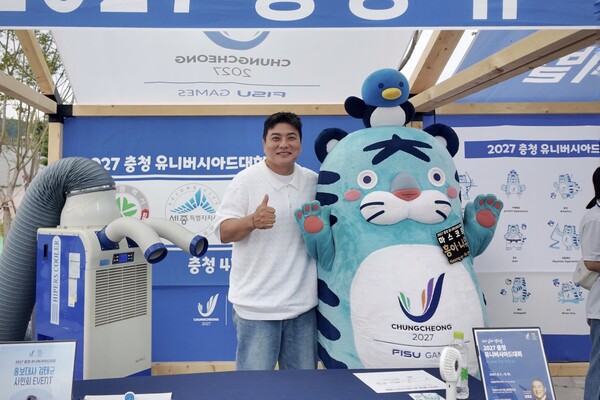 한국 프로야구를 대표하는 레전드 타자 출신 KBS N 야구 해설위원 김태균이 2027 충청 유니버시아드대회 공식 홍보대사로 위촉됐다(사진=티케이오시비)