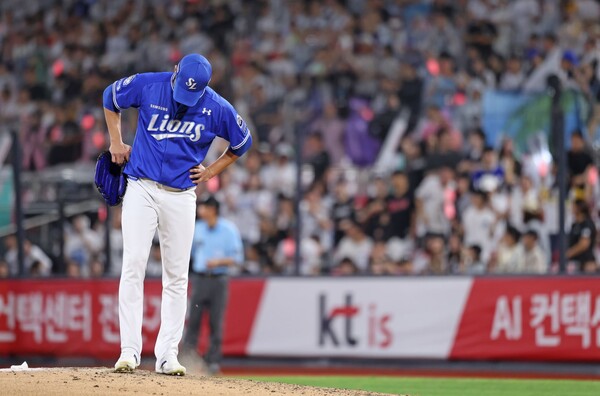 8회말 교체되는 원태인(사진=삼성)