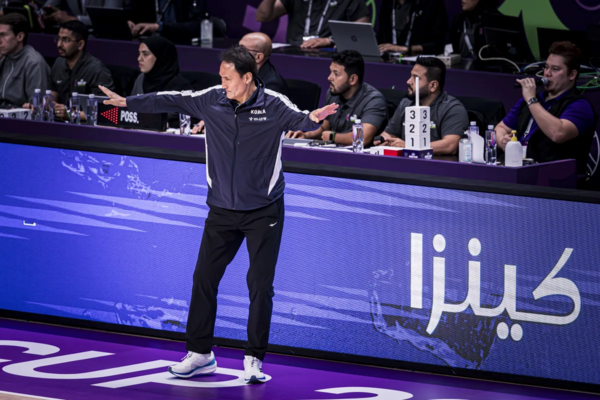 한국 남자농구대표팀을 이끄는 안준호 감독. 사진 | FIBA