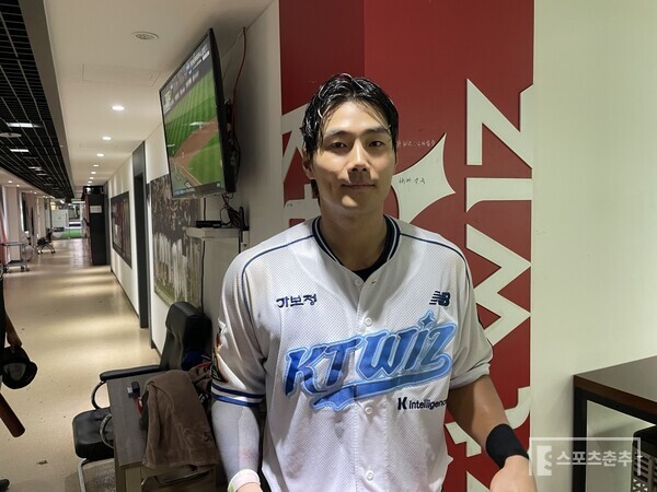 홈런을 날린 장진혁(사진=스포츠춘추 배지헌 기자)