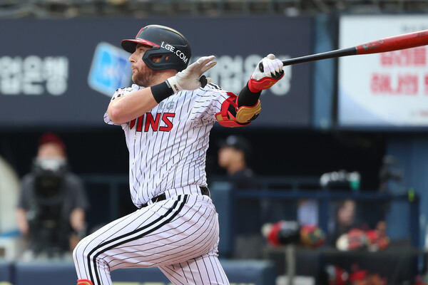 LG 오스틴 딘이 9일 한화전에서 선제 투런 홈런을 뽑아냈다. (사진=LG 트윈스)