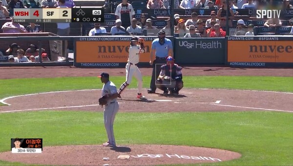 9회말 선두타자로 타석에 들어선이정후. (사진=MLB 중계화면 캡쳐)