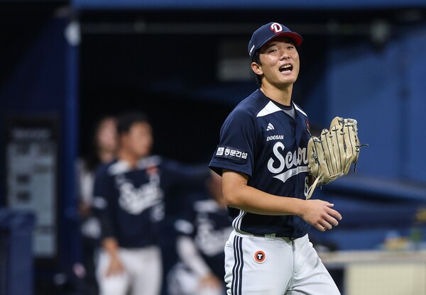 두산 최민석이 지난 9일 고척 키움전에 안타를 허용한 뒤 아쉬워하고 있다. 사진 | 두산