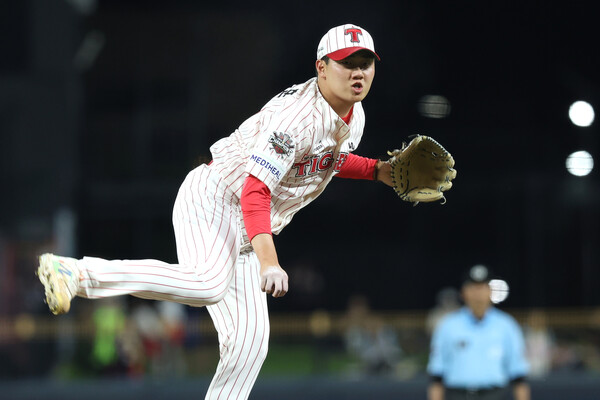 KIA 유니폼을 입은 김시훈(사진=KIA)