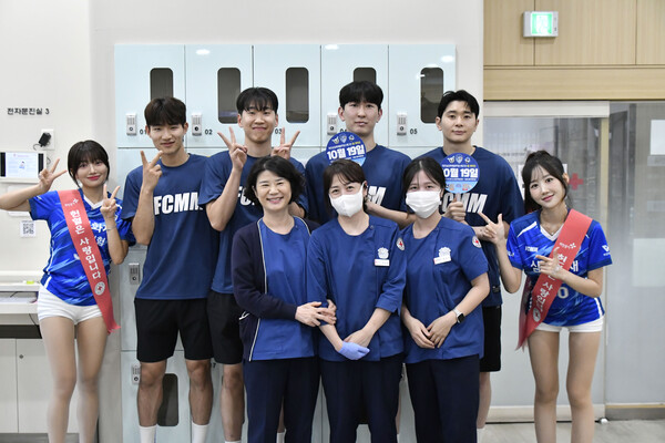 대전 으능정이 헌혈의집 간호사와 삼성화재선수단. 사진 | 삼성화재