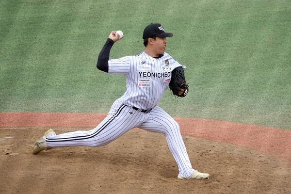리그 평균자책점 순위 1위에 오른 투수 최종완. (사진=연천 미라클)