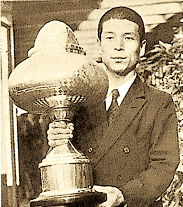 우승 당시 연덕춘 고문과 일본오픈. 사진 | KPGA