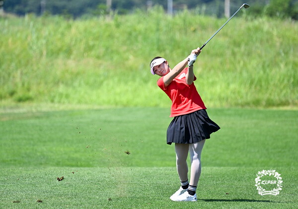 KLPGA 2025 유니아일랜드 골프앤스파 리조트·세기P&C 드림투어 with SBS골프 12차전에서 샷을 날리고 있는 김새로미. 사진 | KLPGA