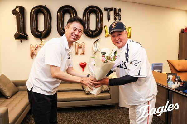 김경문 감독이 KBO리그 역대 세 번째 1000승 위업을 달성했다(사진=한화)