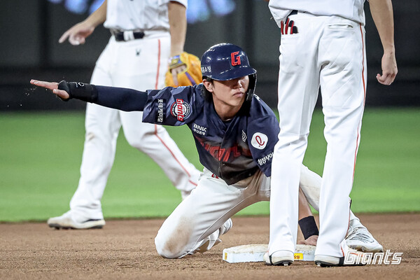 전민재의 도루 장면(사진=롯데)