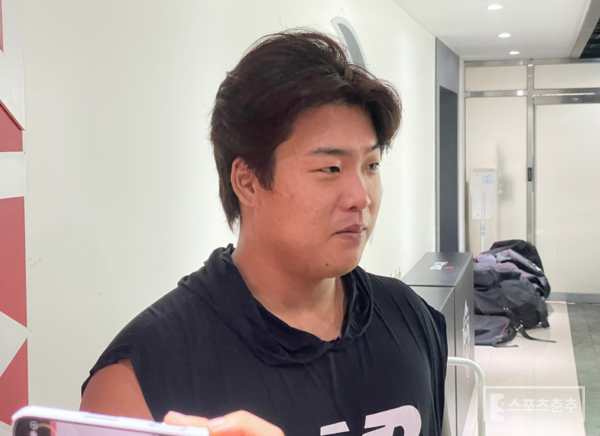 미국 에이전시 계약 소식이 알려진 뒤 취재진과 만난 강백호(사진=스포츠춘추 배지헌 기자)