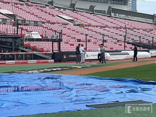 14일 수원 KT위즈파크에서 열릴 예정이었던 LG 트윈스와 KT 위즈의 경기가 그라운드 사정으로 취소됐다(사진=스포츠춘추 배지헌 기자)