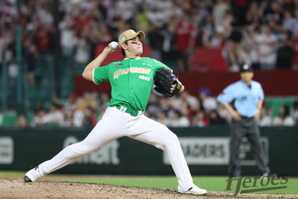 이날 첫 세이브를 기록한 키움 히어로즈 조영건. (사진= 키움 히어로즈)