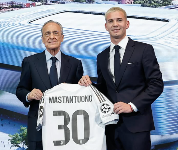 프랑코 마스탄투오노가 마침내 레알 마드리드 유니폼을 입었다(사진=레알 마드리드 구단 SNS)