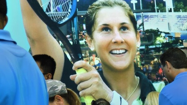 32년전 충격적인 사건의 피해자가 됐던 모니카 셀레스.