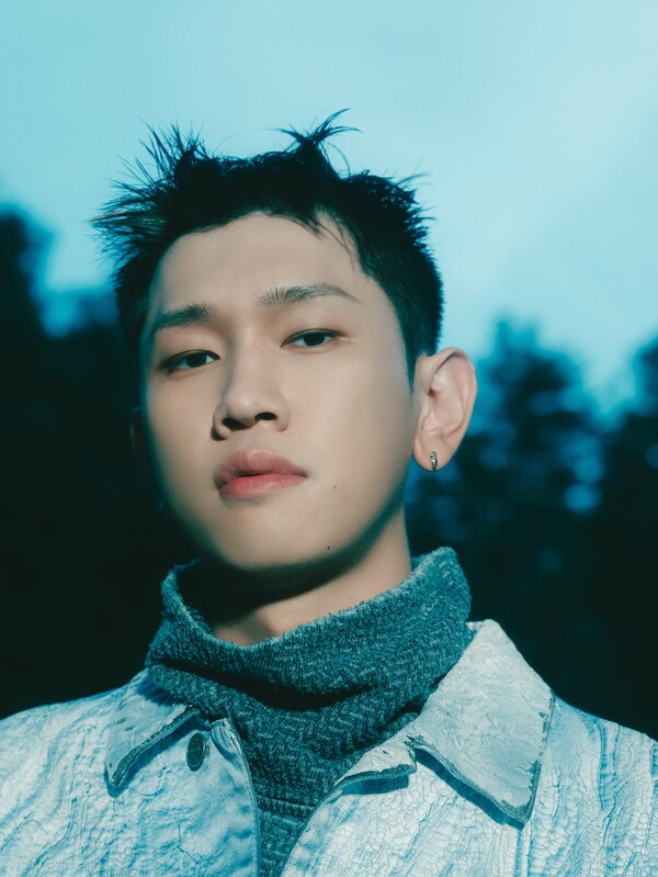 시구에 나서는 가수 크러쉬. 사진 | 두산베어스