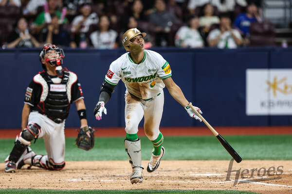 키움 송성문이 20-20을 달성하는 순간. (사진=키움 히어로즈)