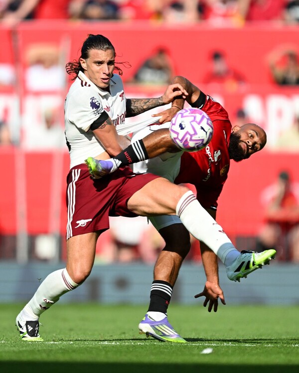아스널이 18일(한국시간) 맨체스터 유나이티드와의 개막전에서 리카르도 칼라피오리의 헤딩골로 1대 0 승리를 거두며 완벽한 스타트를 끊었다(사진=아스널 공식 SNS)