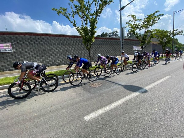 도로 훈련중인 수성팀 선수들. 사진 | KSPO