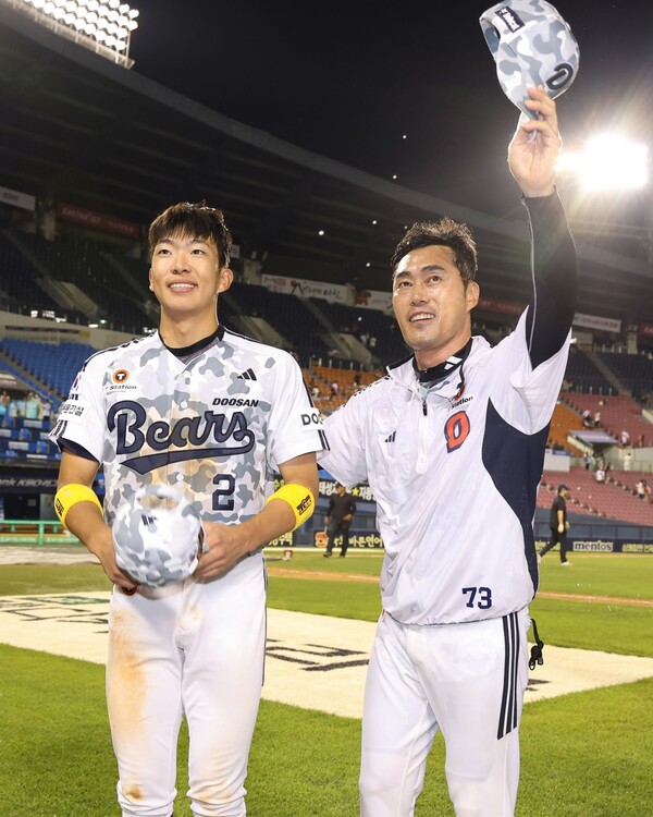 두산 김민석과 조성환 감독대행. 사진 | 두산베어스