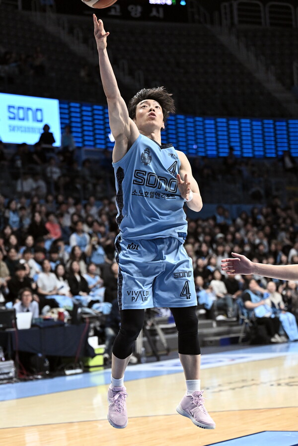 돌파 후 슛을 시도하고 있는 이재도. 사진 | KBL