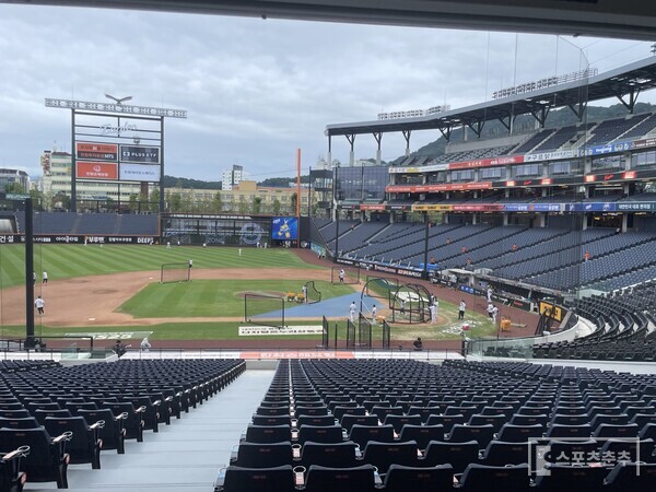 한화생명 볼파크 관중석에서 바라본 그라운드사진=스포츠춘추 배지헌 기자)