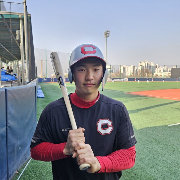 김건휘가 경기 전 포즈를 취하고 있다. 사진 | 스포츠춘추 이웅희기자