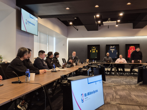 KBL 경기본부와 몬티 맥커친 미팅. 사진 | KBL