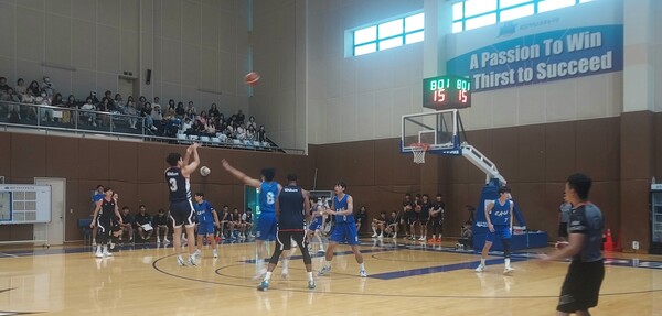 허웅이 중앙대와의 연습경기에서 슛을 던지고 있다. 사진 | 스포츠춘추 이웅희기자