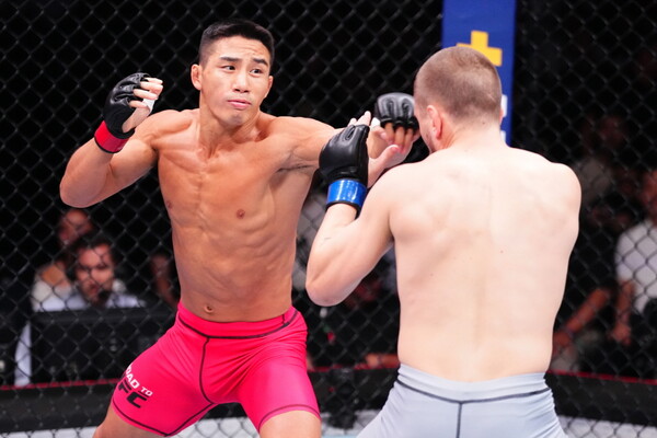 살레이를 상대하고 있는 윤창민. 사진 | UFC