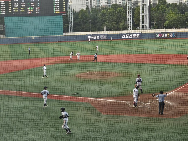 23일 목동구장에서 열린 순천효천고BC와 경북고의 경기. (사진=스포츠춘추 정진영 기자)