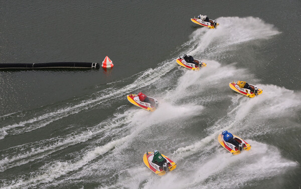 미사경정장에서 선수들이 턴마크를 돌며 경합을 벌이고 있다. 사진 | KSPO