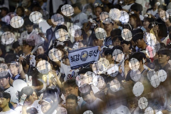 24일 내야와 1루 외야를 가득 채운 두산팬들. (사진=두산 베어스)