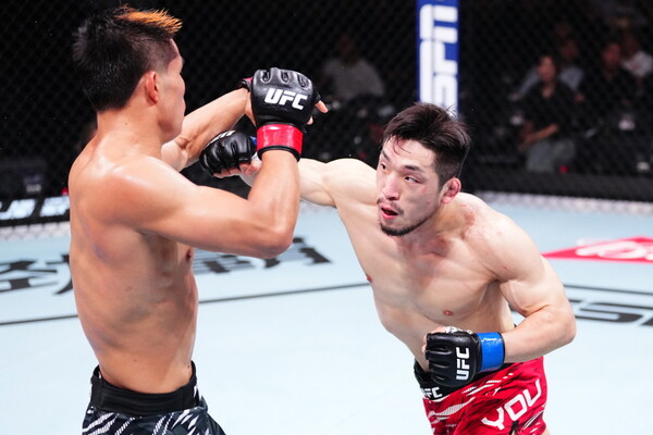 유수영과 샤오롱의 대결. 사진 | UFC