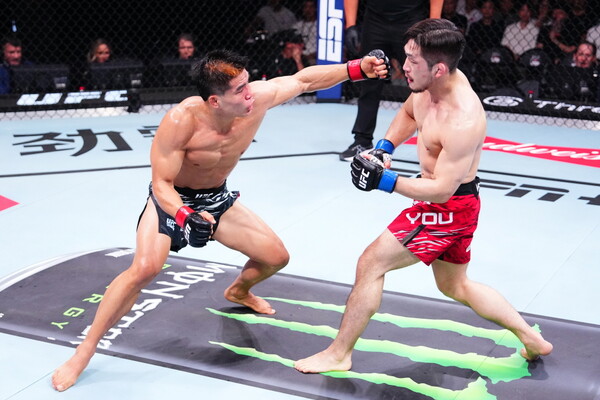 유수영과 샤오롱의 대결. 사진 | UFC