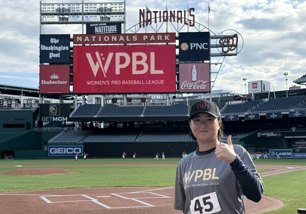 김현아가 워싱턴 내셔널스파크에서 기념촬영을 했다. (사진=김현아 제공)