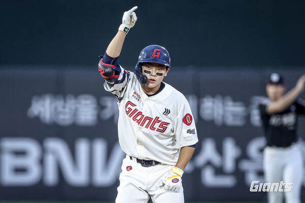 3안타로 활약한 박찬형(사진=롯데)