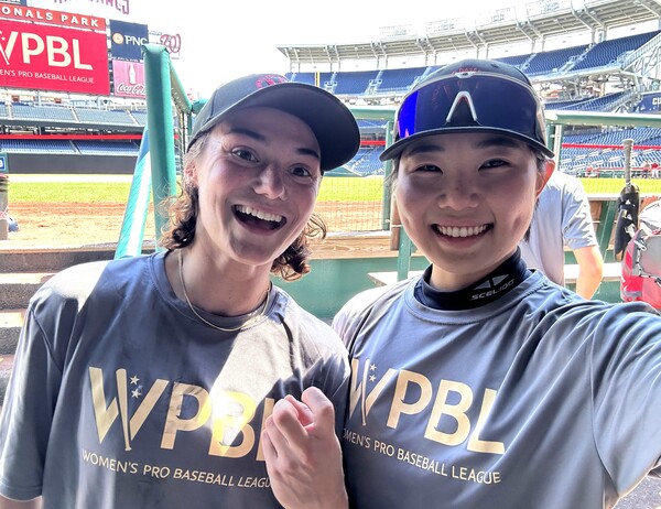 (왼쪽부터) 브리트니와 김라경이 다정하게 기념촬영을 했다. (사진=김라경 제공)