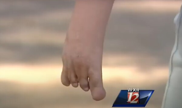 WBSC가 조명한 브리트니의 오른손. (사진=WBSC 갈무리)