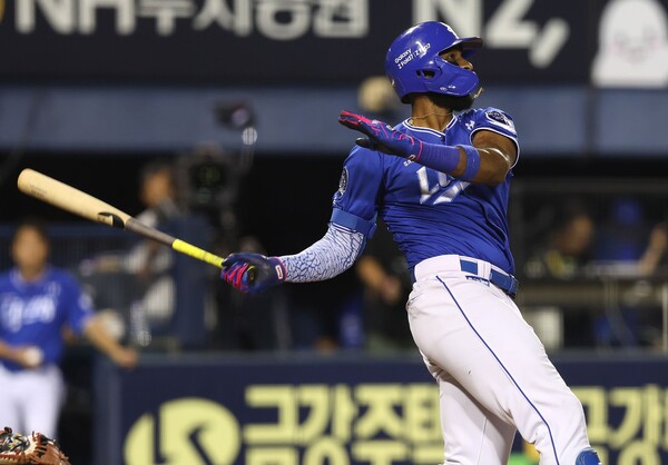 삼성 디아즈가 27일 잠실 두산전에서 홈런을 터트리고 있다. 사진 | 삼성라이온즈